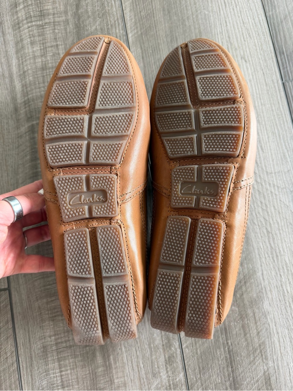 Clarks Men’s Brown Leather Slip-On Loafers - Picture 4 of 6